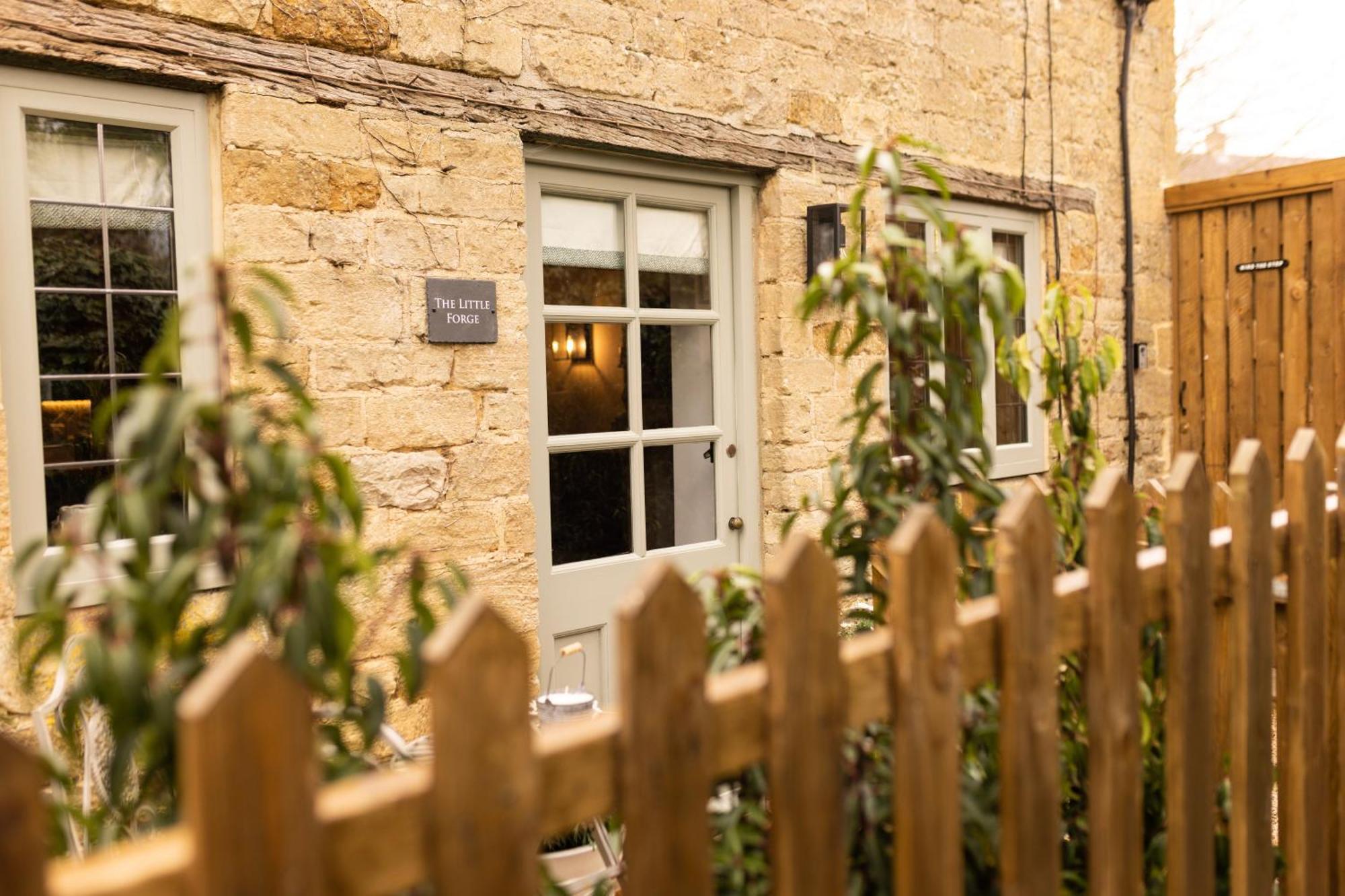 Cotswold Cottage With Hot Tub 블레딩턴 외부 사진