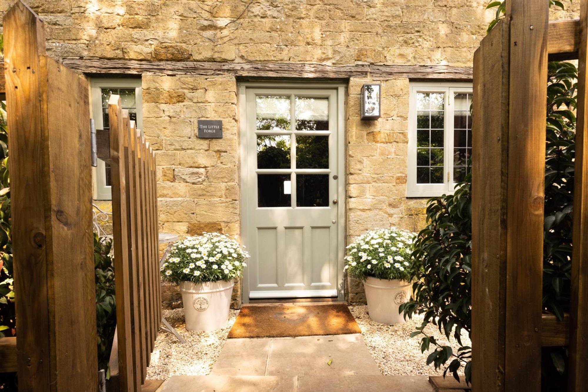 Cotswold Cottage With Hot Tub 블레딩턴 외부 사진